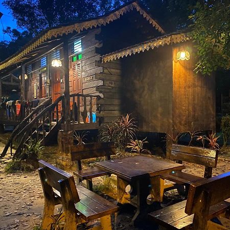 Rustic Chalet - Dahlia N Mawar At Sedim Vista Kulim Esterno foto