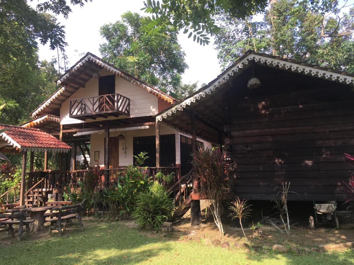 Rustic Chalet - Dahlia N Mawar At Sedim Vista Kulim Esterno foto