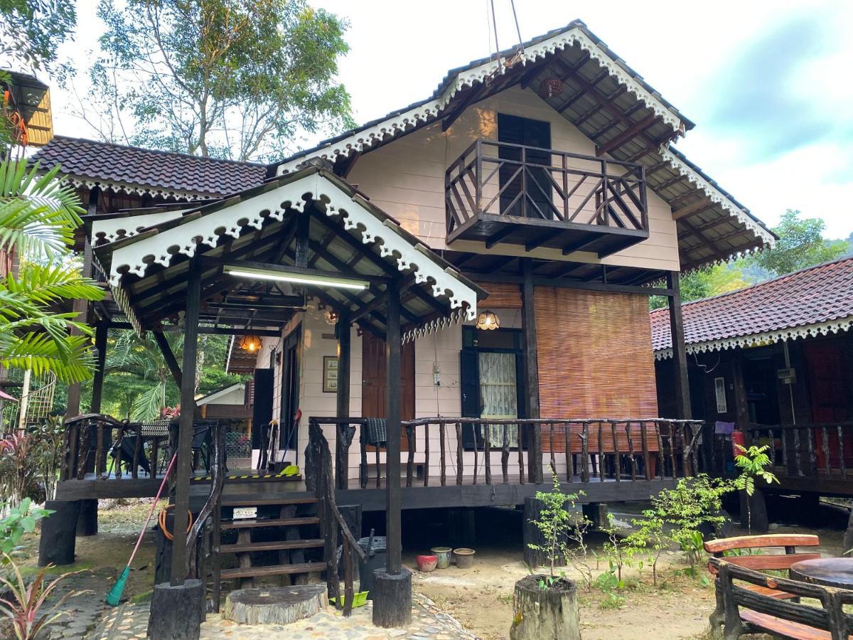 Rustic Chalet - Dahlia N Mawar At Sedim Vista Kulim Esterno foto