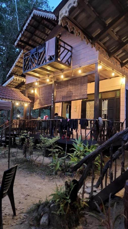 Rustic Chalet - Dahlia N Mawar At Sedim Vista Kulim Esterno foto