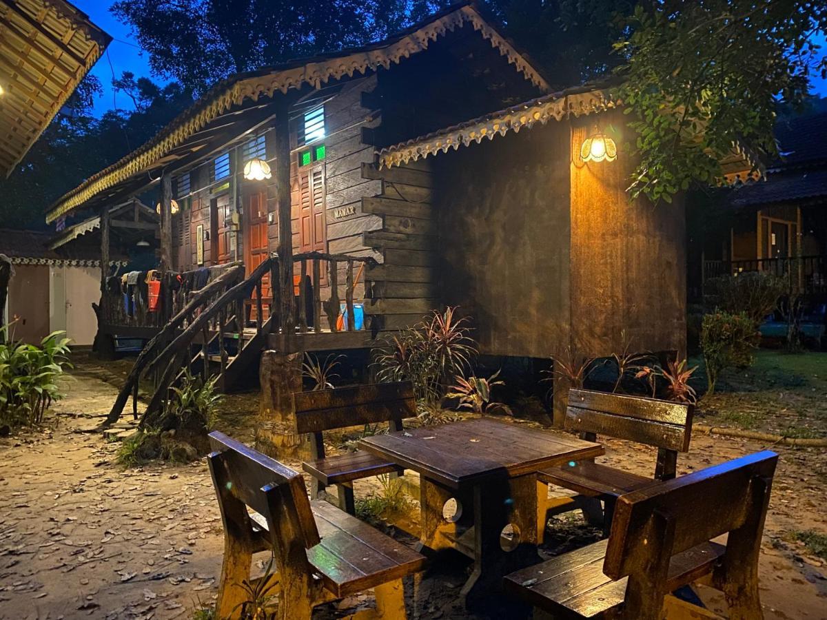 Rustic Chalet - Dahlia N Mawar At Sedim Vista Kulim Esterno foto