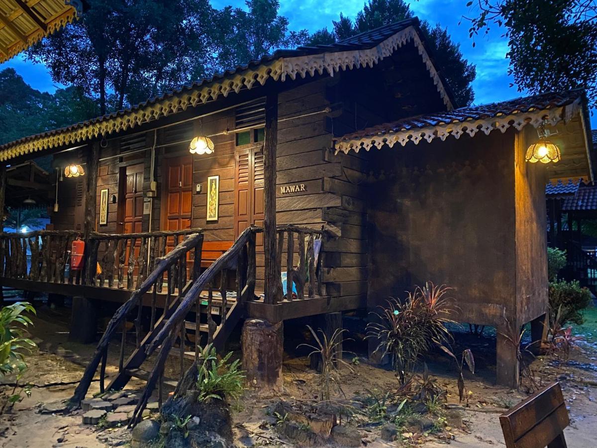Rustic Chalet - Dahlia N Mawar At Sedim Vista Kulim Esterno foto