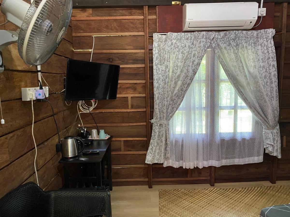 Rustic Chalet - Dahlia N Mawar At Sedim Vista Kulim Esterno foto